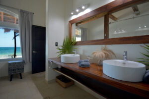 BEACHFRONT VILLA AQUA