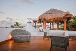 BEACHFRONT VILLA AQUA
