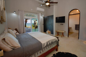 BEACHFRONT VILLA AQUA