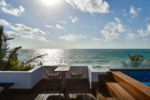 BEACHFRONT VILLA AQUA