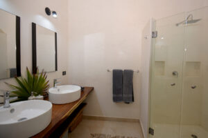 BEACHFRONT VILLA AQUA