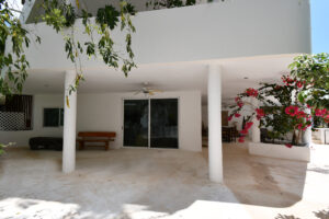 Aluxes House
