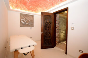 -UNIQUE AND EXCEPTIONAL HOUSE IN A GATED COMMUNITY