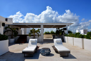 IMPRESSIVE BEACHFRONT PENTHOUSE WITH ICONIC ART
