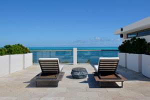 IMPRESSIVE BEACHFRONT PENTHOUSE WITH ICONIC ART