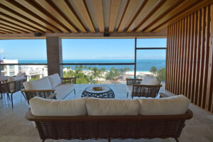 IMPRESSIVE BEACHFRONT PENTHOUSE WITH ICONIC ART