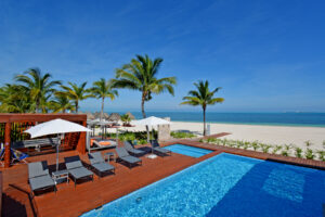 IMPRESSIVE BEACHFRONT PENTHOUSE WITH ICONIC ART
