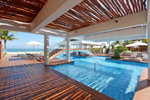 IMPRESSIVE BEACHFRONT PENTHOUSE WITH ICONIC ART