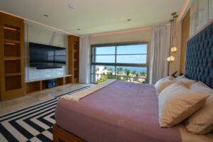 IMPRESSIVE BEACHFRONT PENTHOUSE WITH ICONIC ART