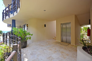CONDO HOTEL OCEANFRONT PENTHOUSE