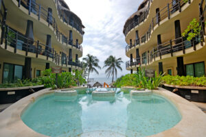 CONDO HOTEL OCEANFRONT PENTHOUSE