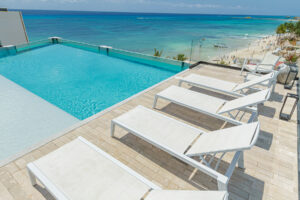 FANTASTIC 2-BEDROOM, 2-BATHROOM BEACHFRONT APARTMENT