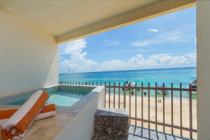 FANTASTIC 2-BEDROOM, 2-BATHROOM BEACHFRONT APARTMENT