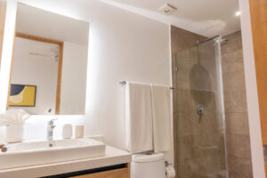 FANTASTIC 2-BEDROOM, 2-BATHROOM BEACHFRONT APARTMENT