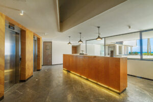 FANTASTIC 2-BEDROOM, 2-BATHROOM BEACHFRONT APARTMENT