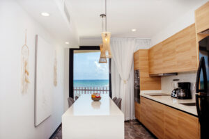 FANTASTIC 2-BEDROOM, 2-BATHROOM BEACHFRONT APARTMENT
