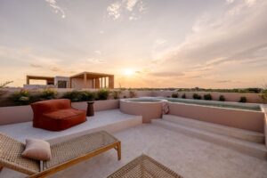 LUXURY PENTHOUSE WITH WHIRLPOOL TUB