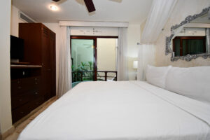 TWO-STORY 3-BEDROOM RESIDENCE IN AN EXCLUSIVE CONDO-HOTEL