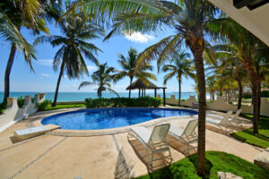 BEACHFRONT CASA PARAISO