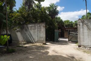 BEACHFRONT LOT – A PARADISE OF WHITE SAND