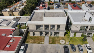 Oficinas Corporativa de 3 Niveles for Rent