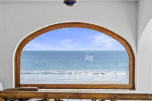 Casa Brisa del Mar | Charming oceanfront home with pool, Punta Pérula