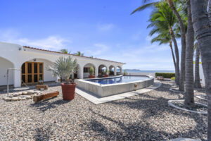 Casa Brisa del Mar | Charming oceanfront home with pool, Punta Pérula