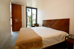 EXCLUSIVE TOWNHOUSE WITH ROOFTOP TERRACE AND DOUBLE POOL