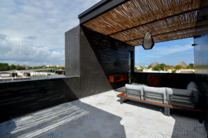 EXCLUSIVE TOWNHOUSE WITH ROOFTOP TERRACE AND DOUBLE POOL