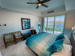 BEACHFRONT APARTMENT WITH THE BEST VIEWS TOWARDS THE SEA AND THE LAGOON, RECENTL
