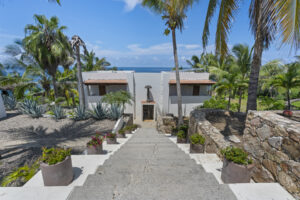 Villa Cormorán | Contemporary colonial elegance by the sea, Litibú