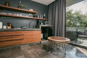 SOPHISTICATED AND UNIQUE STYLE STUDIO