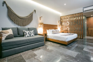 SOPHISTICATED AND UNIQUE STYLE STUDIO