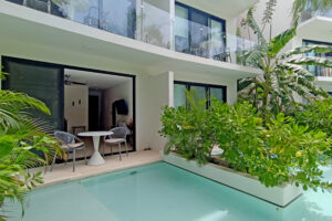 LAGUNAS CENTRAL PARK SWIM UP STUDIO