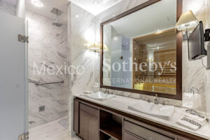 St Regis 2806