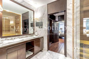 St Regis 2806