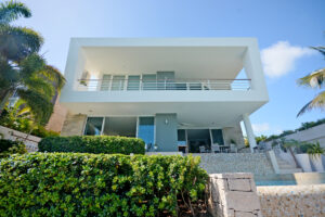 EXCLUSIVE RESIDENCE WITH PRIVATE DOCK