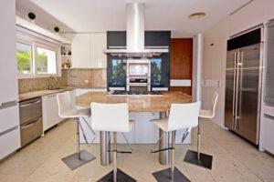 EXCLUSIVE RESIDENCE WITH PRIVATE DOCK