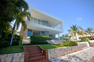 EXCLUSIVE RESIDENCE WITH PRIVATE DOCK