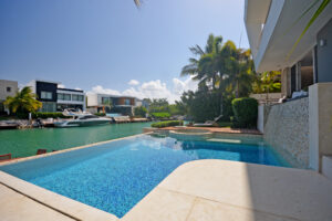 EXCLUSIVE RESIDENCE WITH PRIVATE DOCK