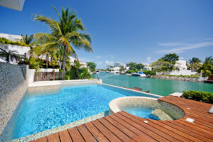 EXCLUSIVE RESIDENCE WITH PRIVATE DOCK