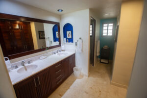 EXCLUSIVE OCEANFRONT RESIDENCE, 2 BED 2 AND BATH PANORAMIC VIEWS