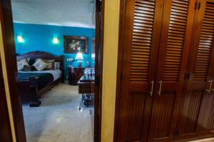 EXCLUSIVE OCEANFRONT RESIDENCE, 2 BED 2 AND BATH PANORAMIC VIEWS