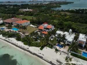 SUPER LUXURY BEACHFRONT VILLA IN THE HOTEL ZONE