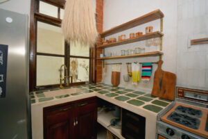 CHARMING VINTAGE HOUSE
