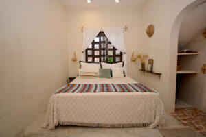 CHARMING VINTAGE HOUSE