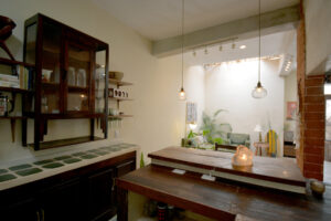 CHARMING VINTAGE HOUSE