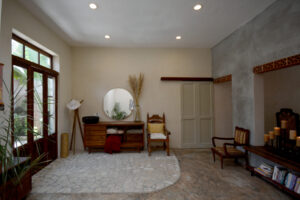 CHARMING VINTAGE HOUSE