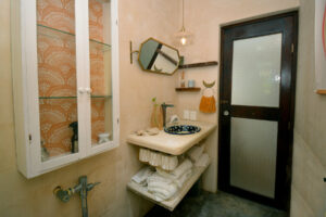 CHARMING VINTAGE HOUSE