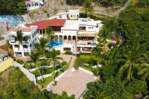 Villa León, Manzanillo, Colima